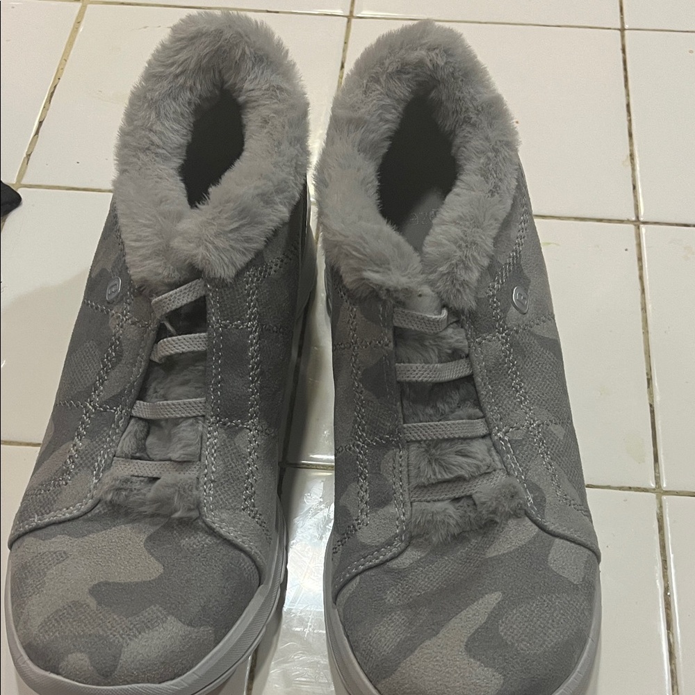 Bzees golden Gray Camouflage Fur-Lined washable slip on sneakers size 9.5 - Picture 2 of 7